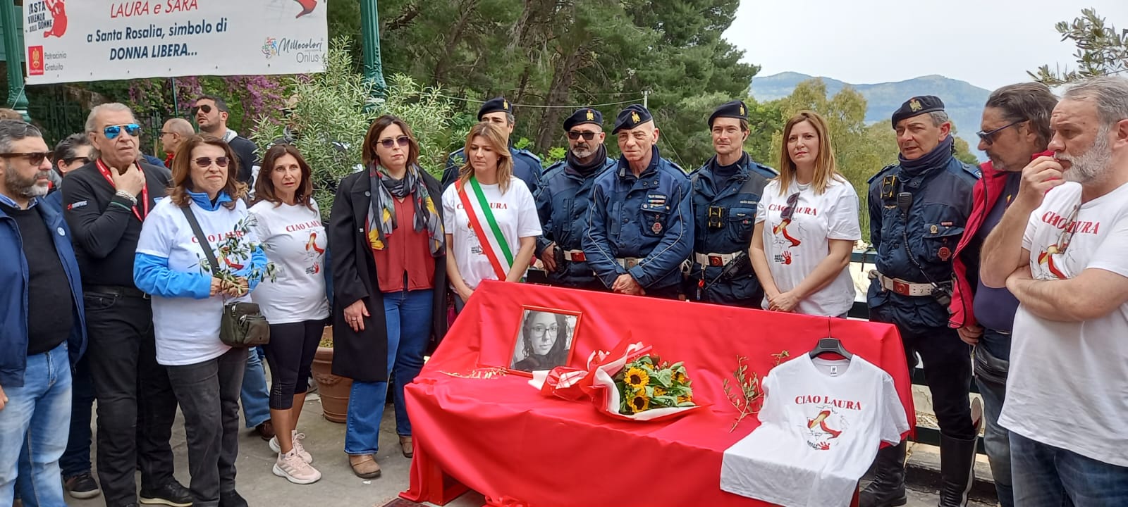 A Monte Pellegrino una panchina rossa per Laura Papadia, palermitana vittima di femminicidio