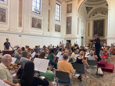 Settanta medici-musicisti da diverse parti del mondo in concerto al Teatro Massimo di Palermo per beneficenza.