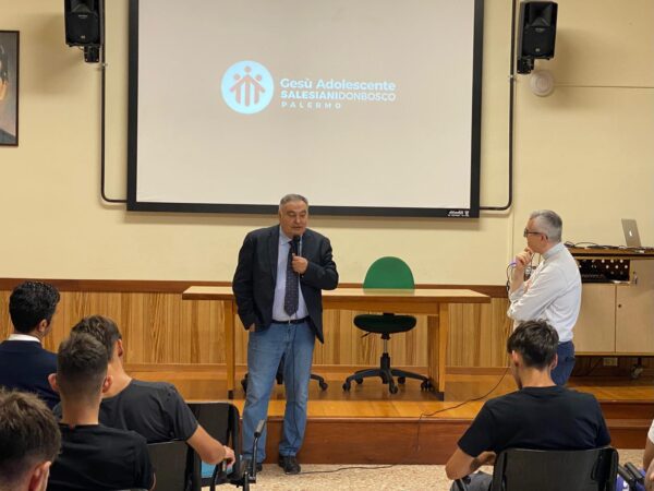 L’Assessore Aristide Tamajo consegna 60 diplomi professionali a giovani delle Case Salesiane Santa Chiara e Gesù Adolescente di Palermo