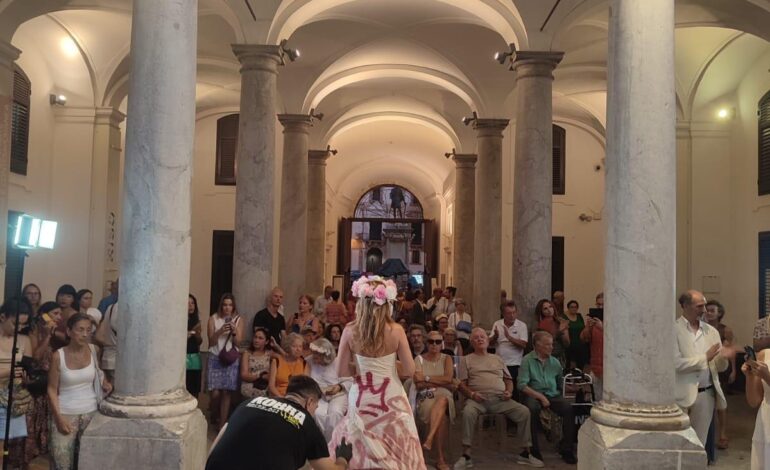 Bellezza e inclusione, eleganza e partecipazione attiva negli “Abiti RiBelli”: la rinascita del quartiere Sperone al centro di un progetto artistico