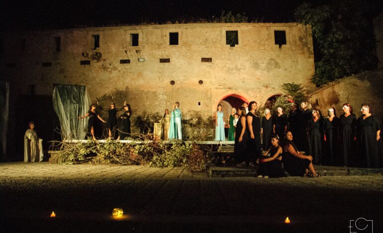 Successo per “ἀλήθεια (Aletheia) – Le Svelate” a Villa Penna: arte, mito e cittadinanza attiva in scena a Scicli