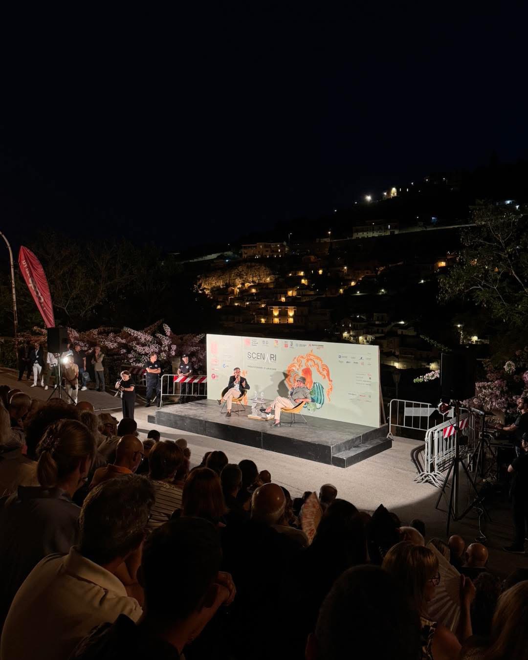 Atrio di Palazzo San Domenico e San Giorgio ricche di entusiasmo