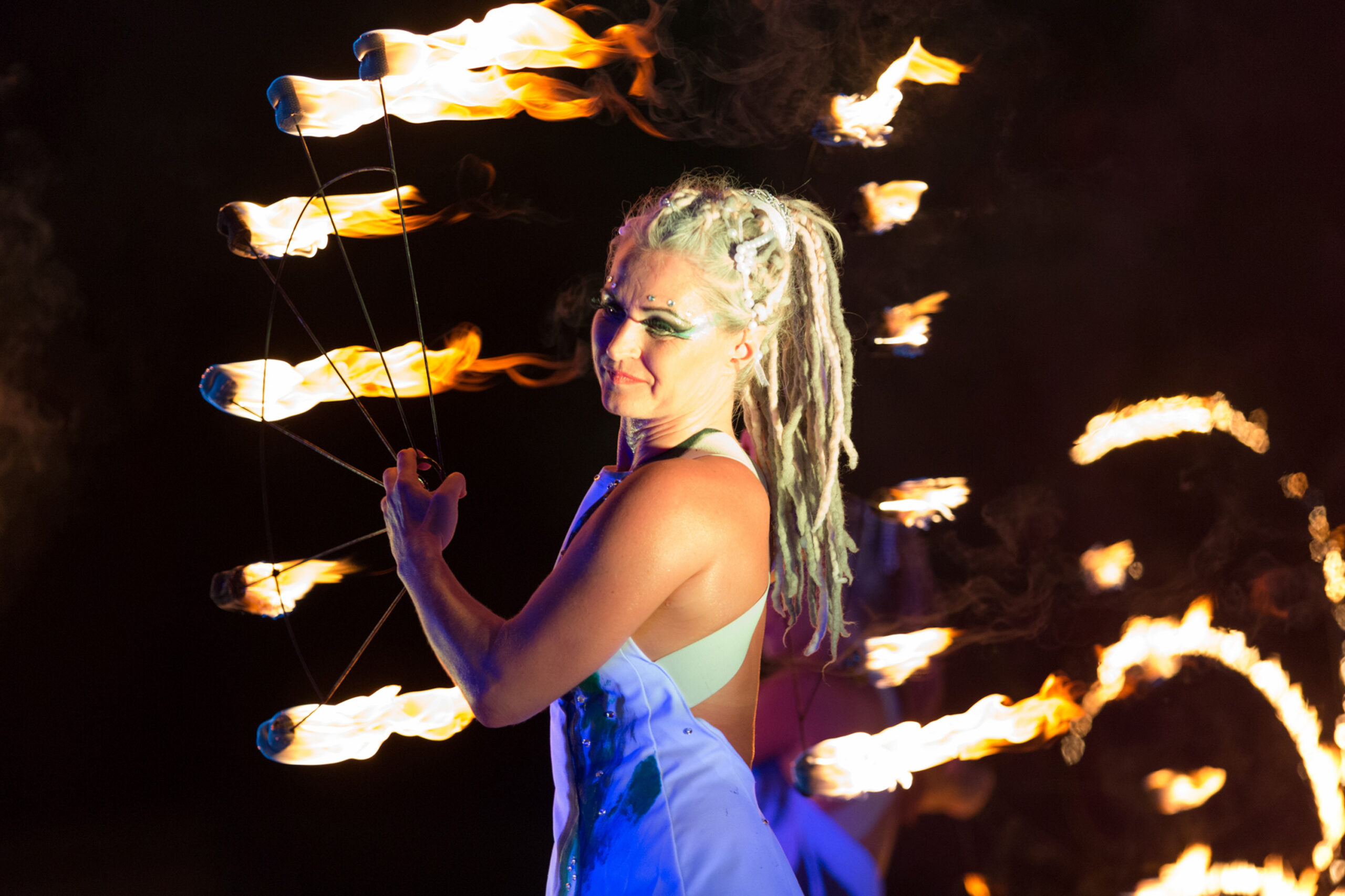 Il Teatro del Fuoco incanta Sferracavallo. Giovedì 21 agosto lo show allo Stand Florio di Palermo