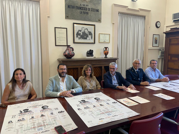 Parole appese ai rami, grandi ospiti, spettacoli sotto le stelle e un suggestivo “giardino della felicità”: le “Olimpiadi del Teatro” dal 25 al 28 settembre trasformano Ragusa