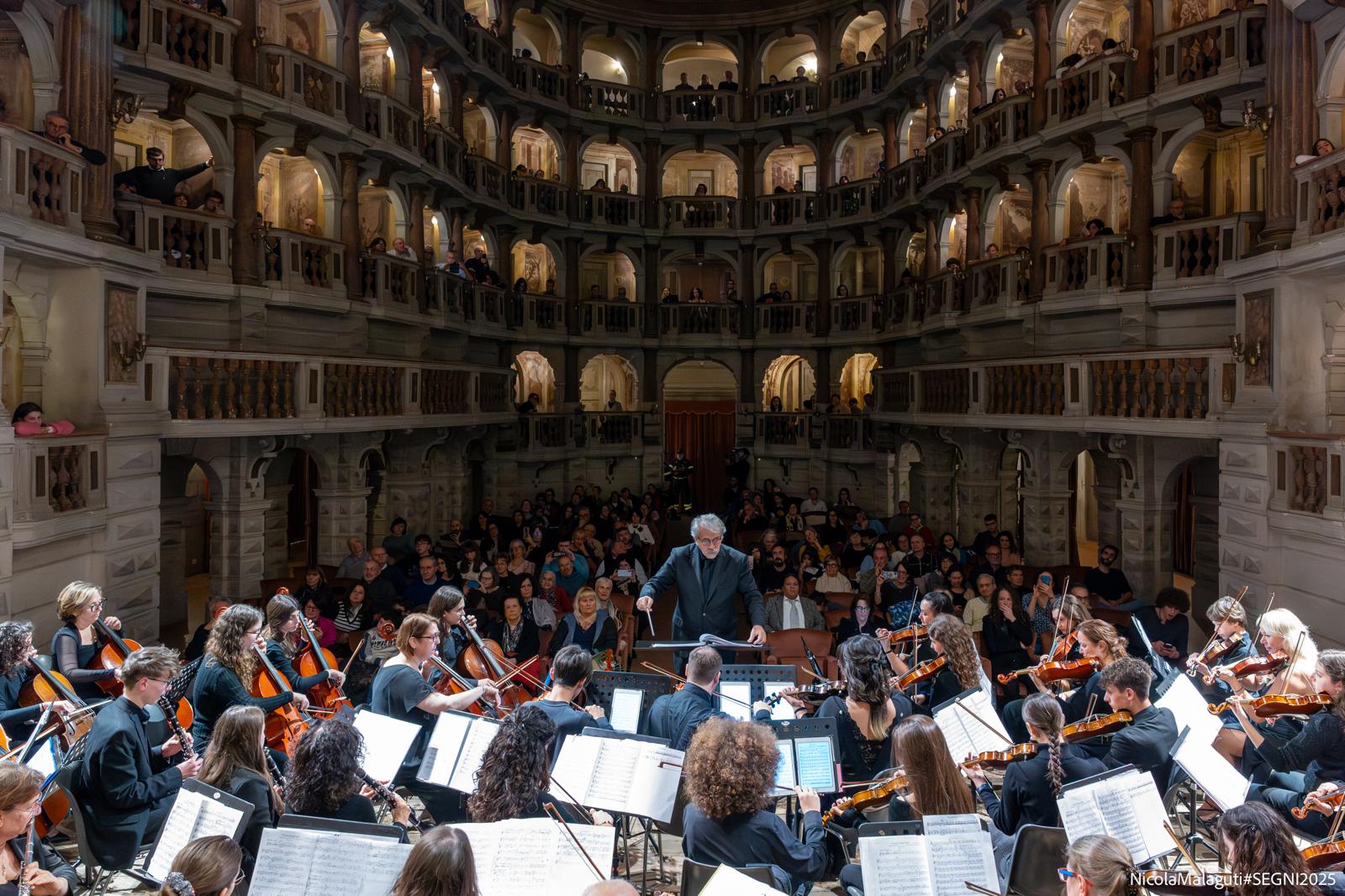 Cala il sipario sul 20° SEGNI New Generations Festival, una comunità in festa che continua a crescere e guarda già al futuro, da tutta Italia e dall’Europa, dalle famiglie alle scuole