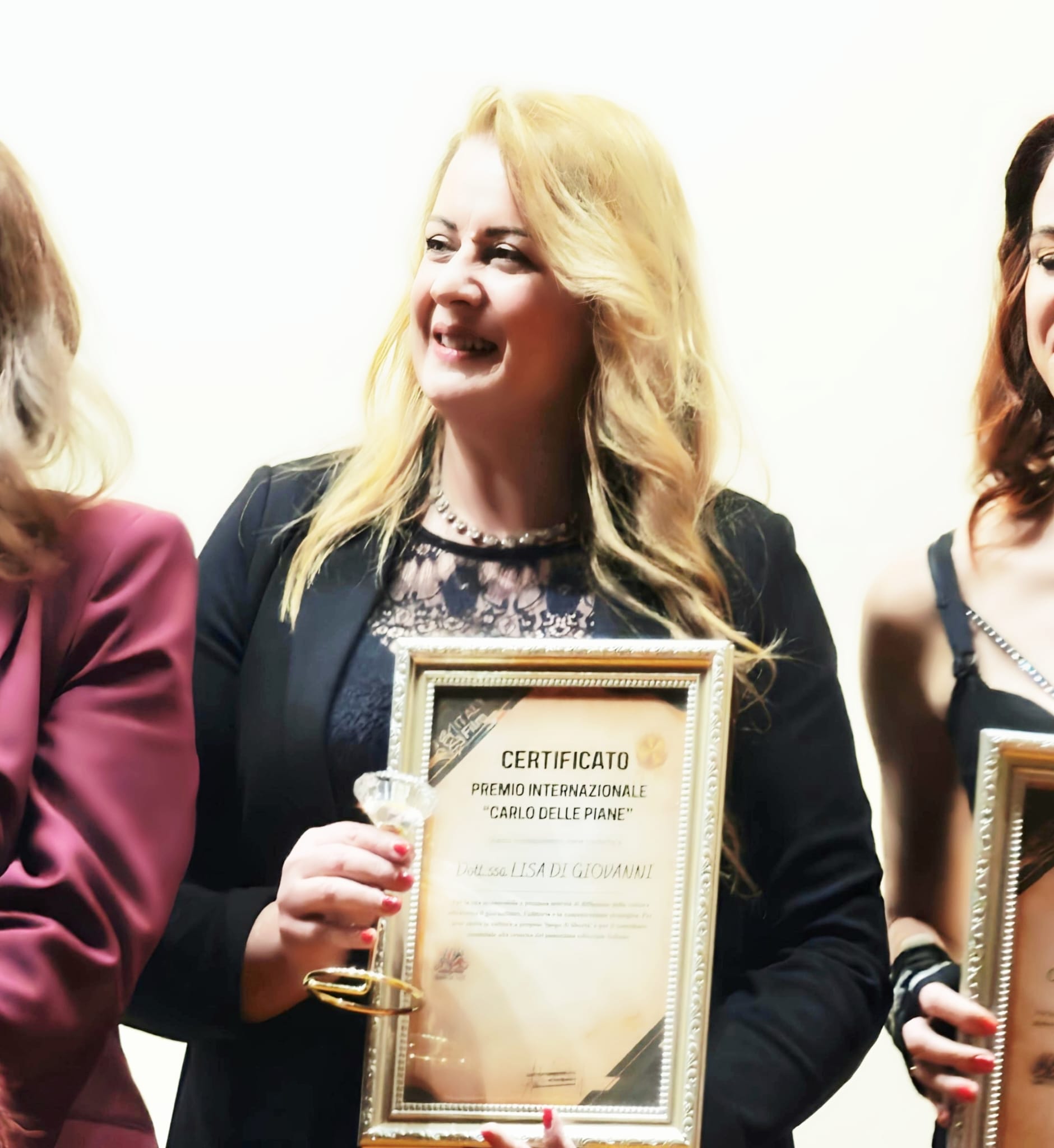 Lisa Di Giovanni riceve il Premio Internazionale “Carlo Delle Piane” per il Giornalismo e l’Editoria