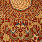 “Tappeto ricamato, inv. n. MPP 10562, XVII sec., Firenze, Palazzo Pitti” © Gabinetto Fotografico delle Gallerie degli Uffizi. Immagini riprodotte su concessione del Ministero della Cultura - Gallerie degli Uffizi. Sono vietate ulteriori riproduzioni o duplicazioni con qualsiasi mezzo