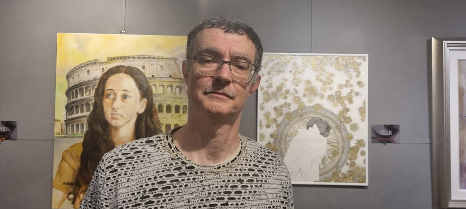 Alberto Raffaelli premiato alla Biennale di Venezia: riconoscimento al suo impegno culturale.