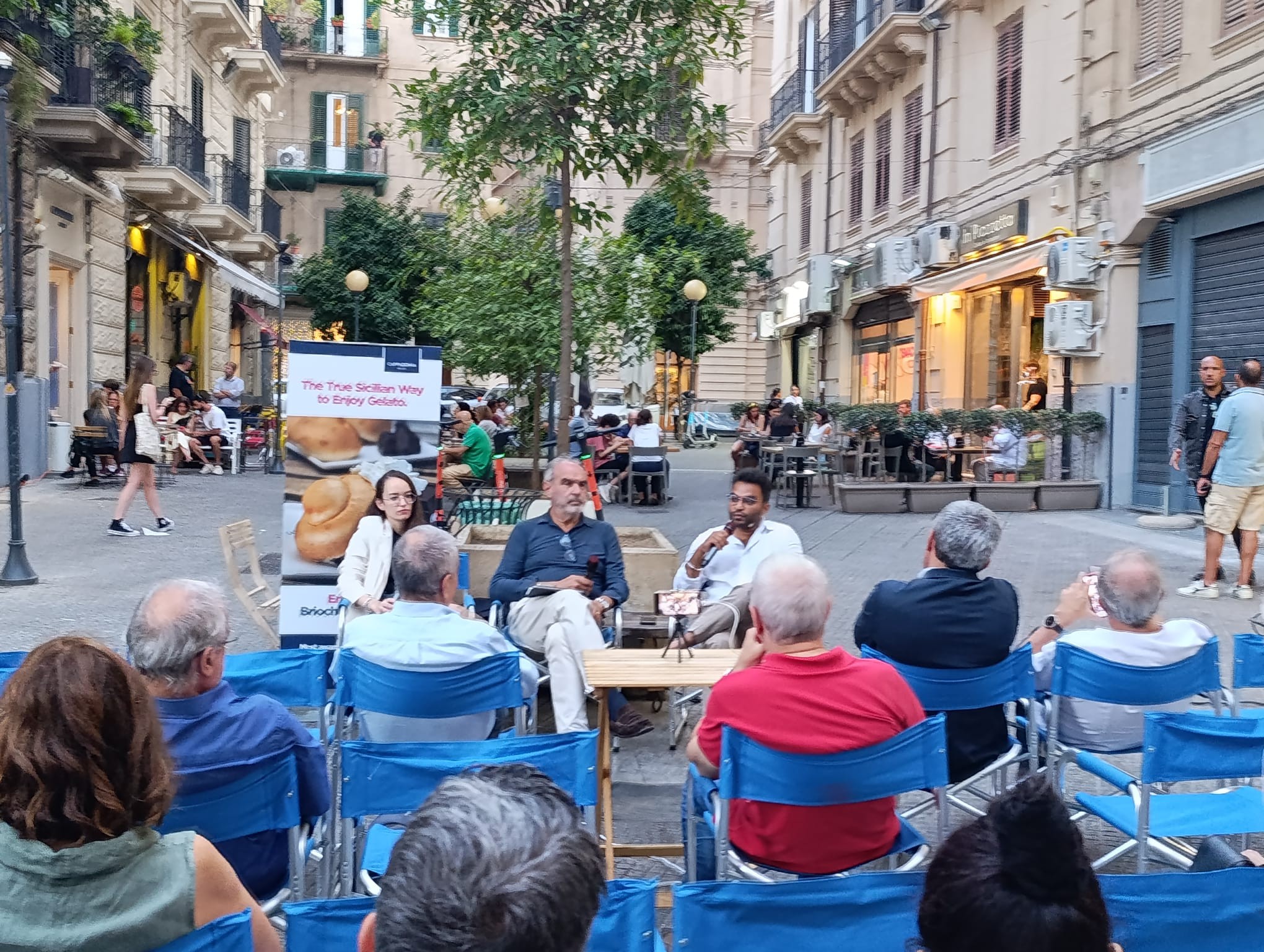 Parte il 21 maggio l’ottava stagione culturale di piazzetta Bagnasco, presentata oggi. Due i gemellaggi, con l’Efebo D’Oro ed Etna Book