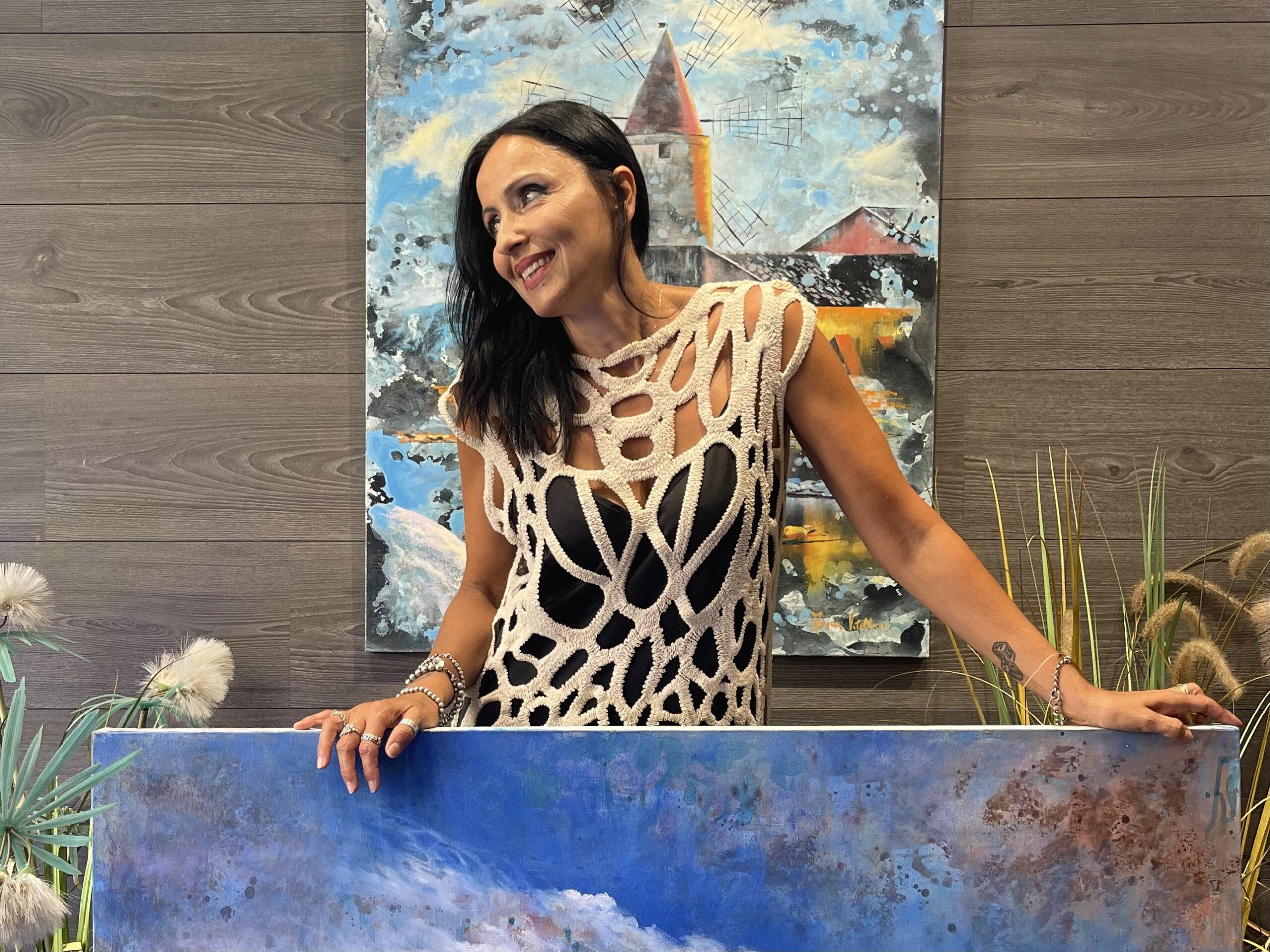 Il “Centro d’arte Raffaello” accoglie un nuovo talento femminile contemporaneo: Monica Vitellaro, cantora di una Sicilia intensa e nostalgica