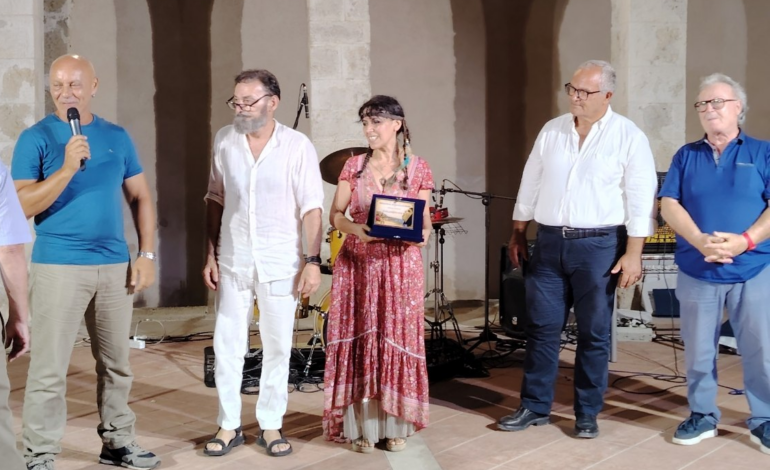 Musica e poesia nel segno di Rosa Balistreri:a Licata trionfa la cantautrice Sciara