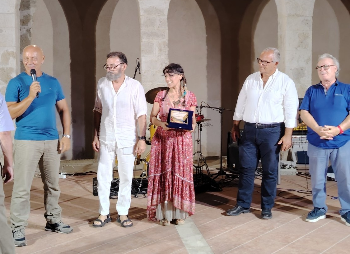 Musica e poesia nel segno di Rosa Balistreri:a Licata trionfa la cantautrice Sciara