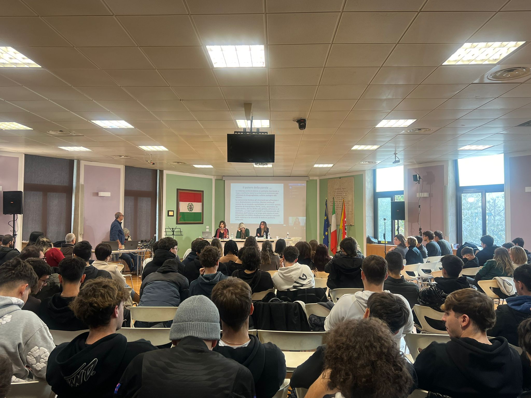 Progetto educativo antimafia. La 21ma edizione si apre lunedì 26 ottobre parlando dei “delitti politici degli anni ’80”.  Presente, all’ I.I.S.S. “Pio La Torre”, la regista del docufilm “Magma”, Giorgia Furlan,  e  il giornalista Attilio Bolzoni