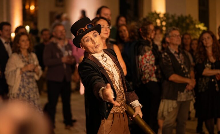 “Voci della Città”: quando il Teatro del Fuoco® trasforma Palazzo Branciforte in un porto di anime sospese